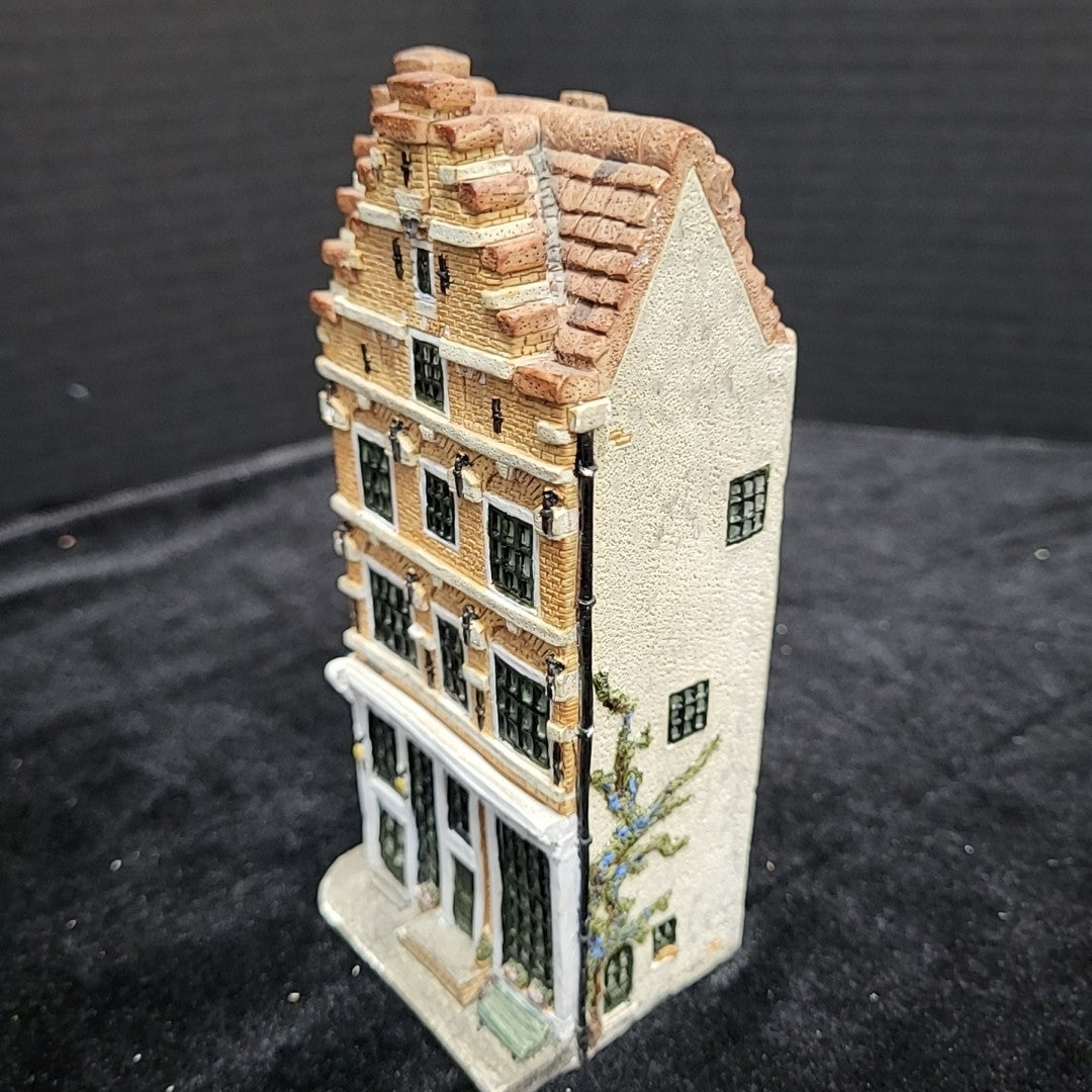 Wonderworld Figurine