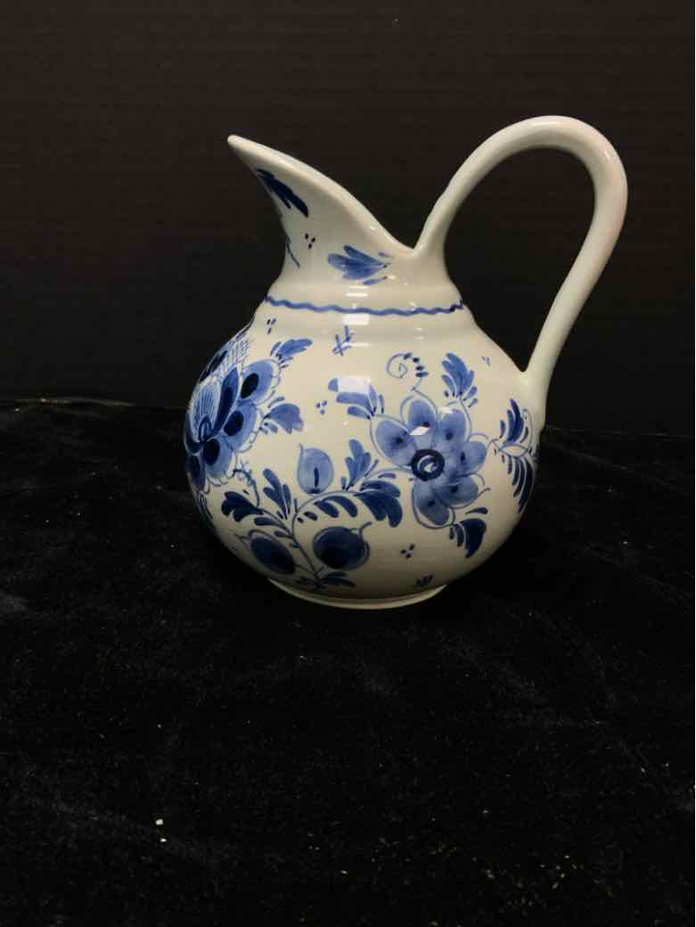 Delft Pitcher