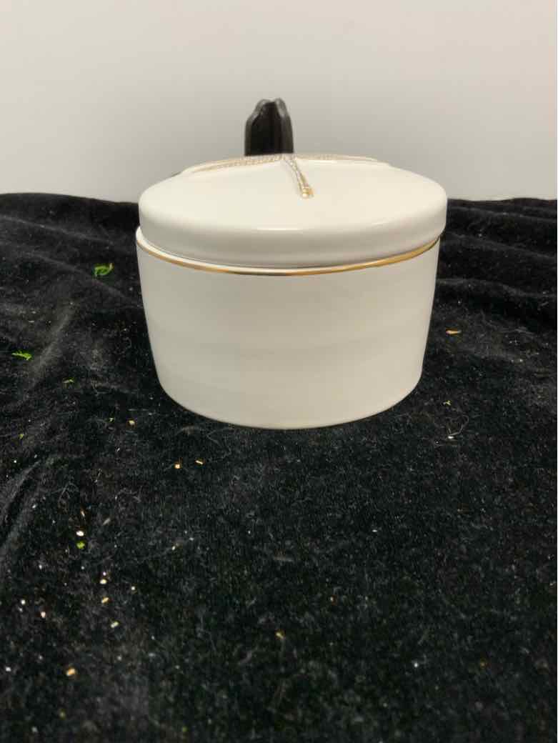 Dresser Jar