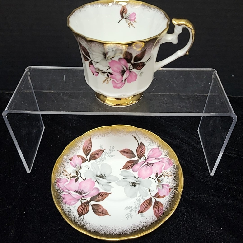 Elizabethan Teacup/Saucer