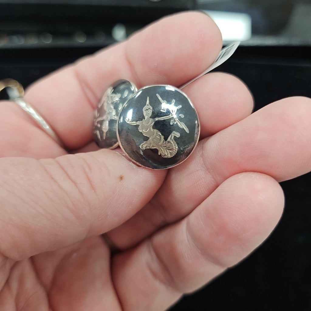 Cufflinks