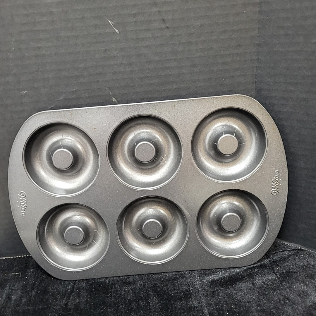 Wilton Donut Tin