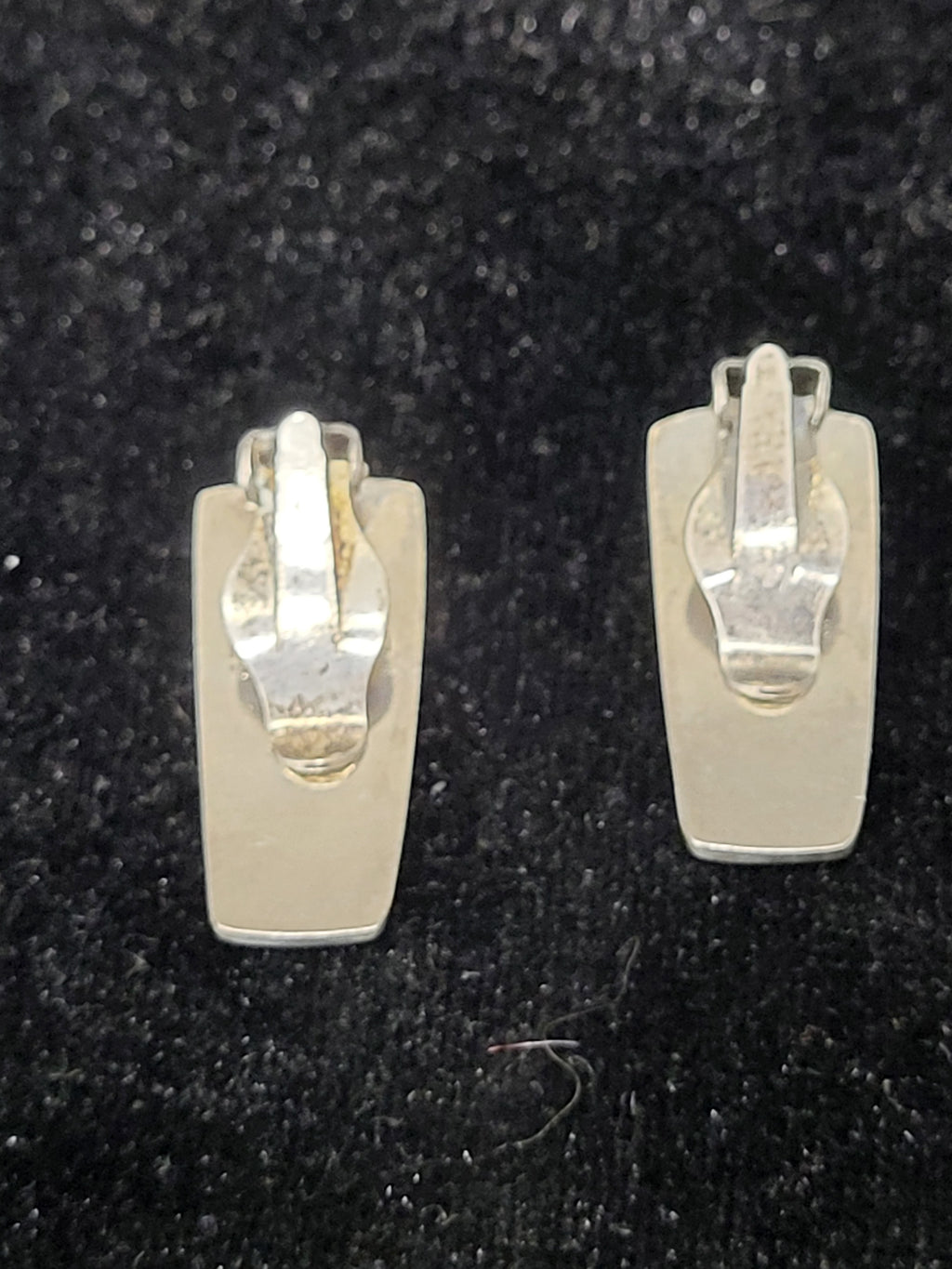 Uni D-A Clip Earrings