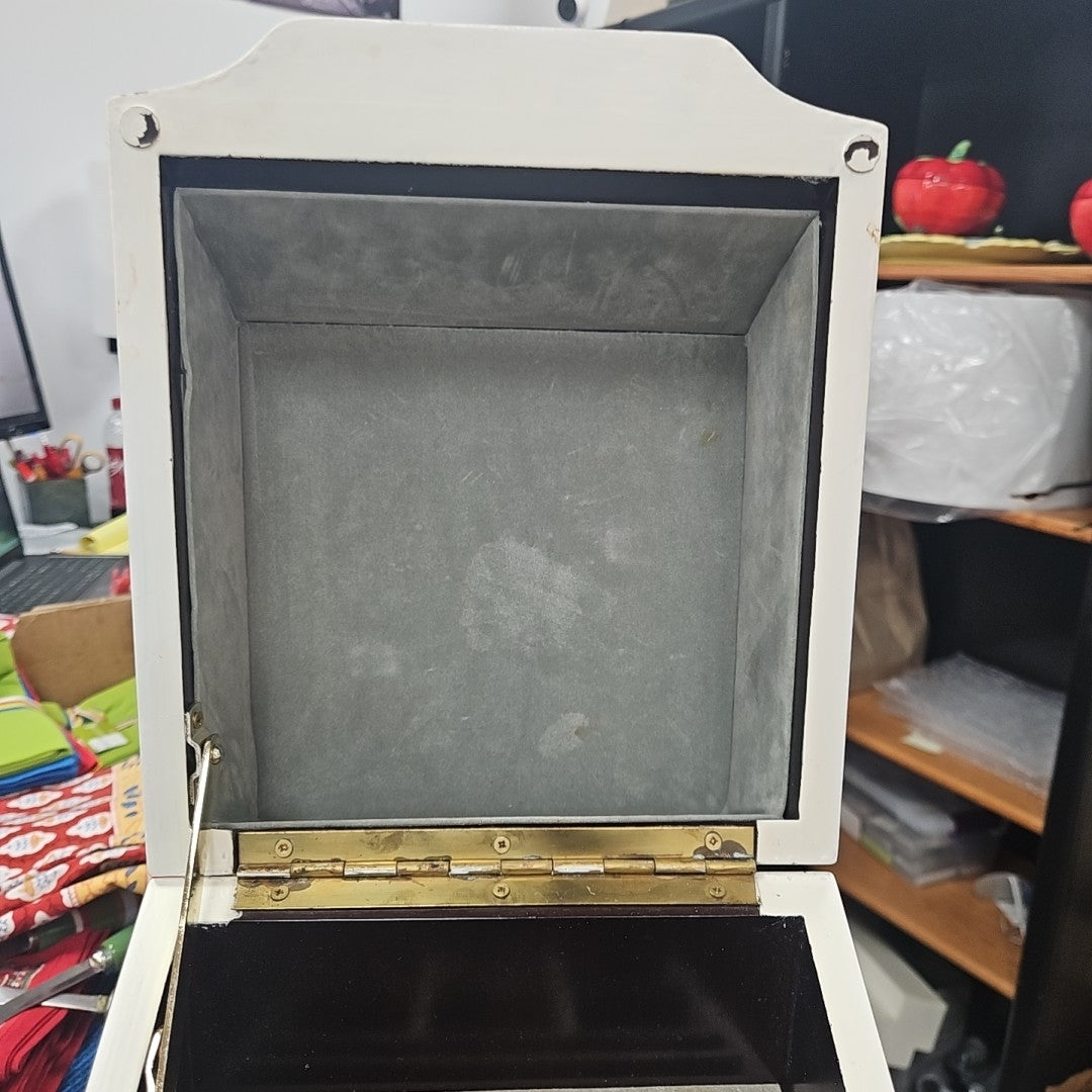 Knife Box