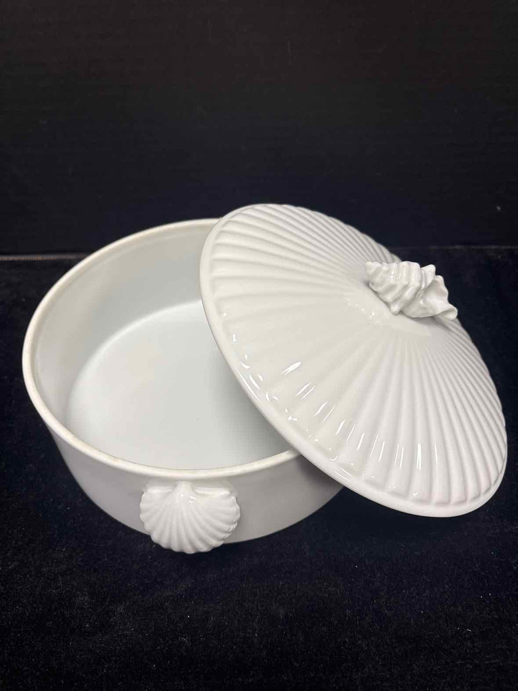 The Shafford Co. Lidded Casserole