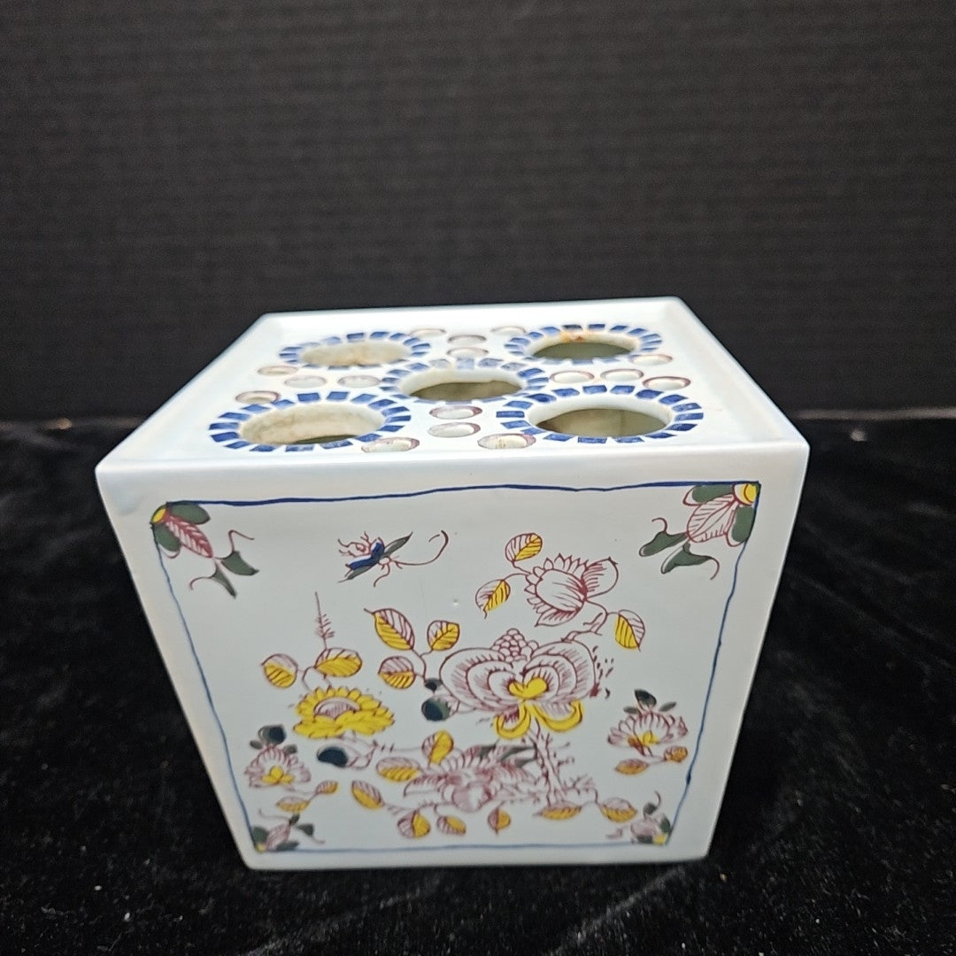 Delft Flower Frog