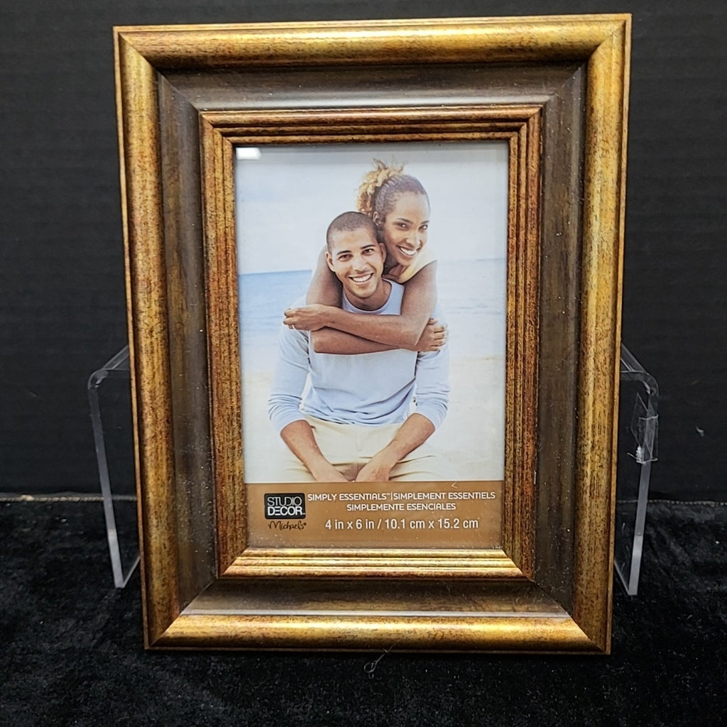 Studio Decor Frame
