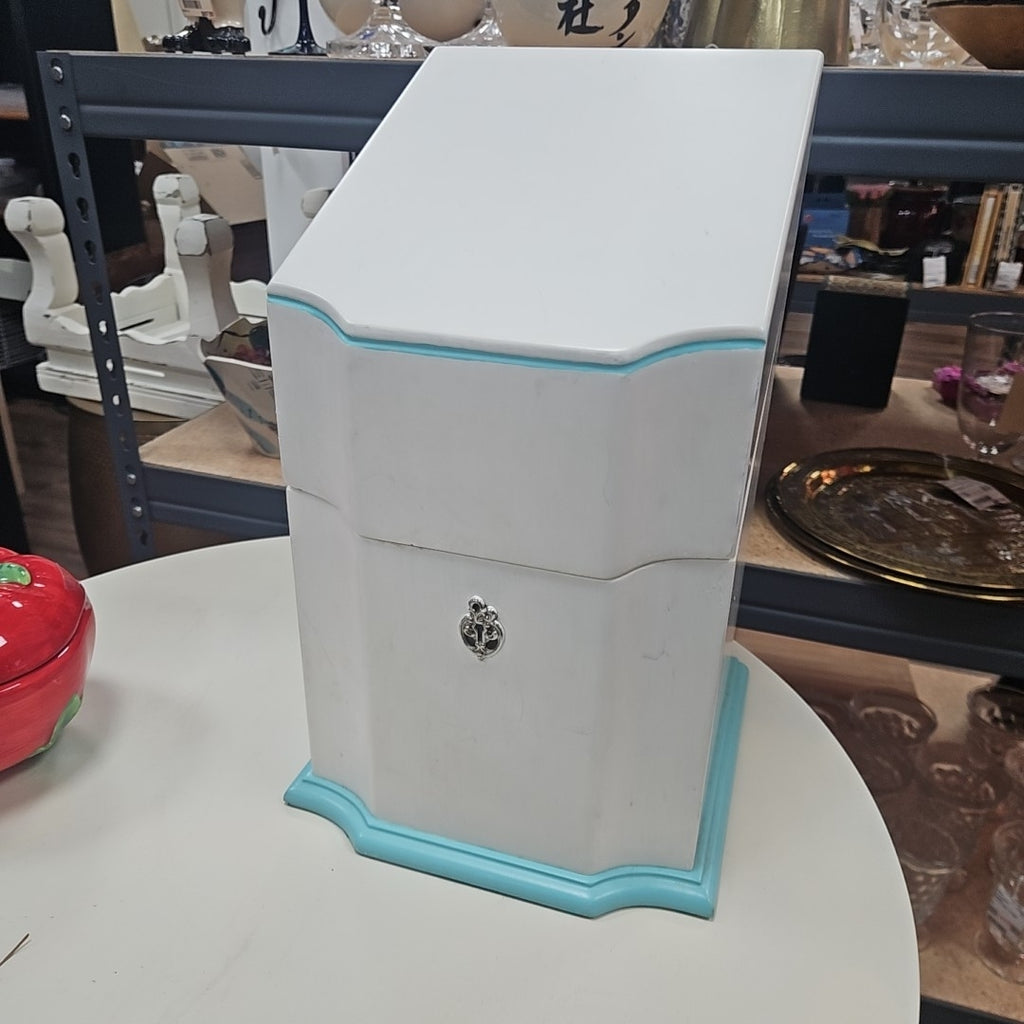 Knife Box