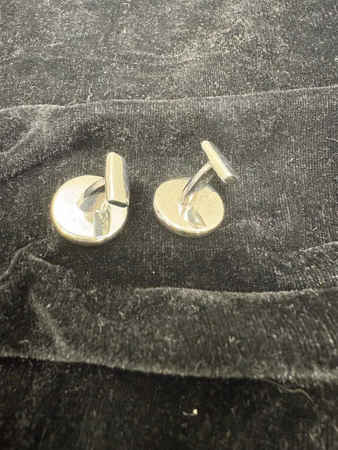 Cufflinks
