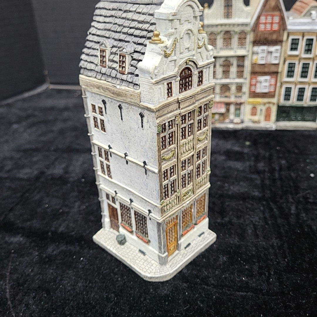 Wonderworld Figurine