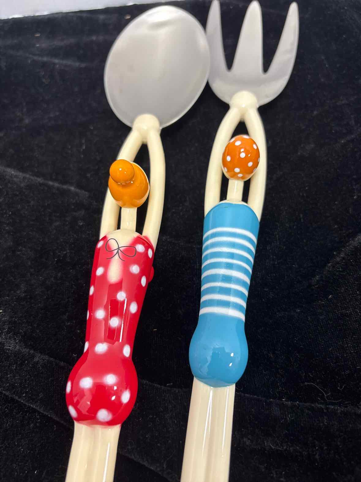 Pyones Salad Servers