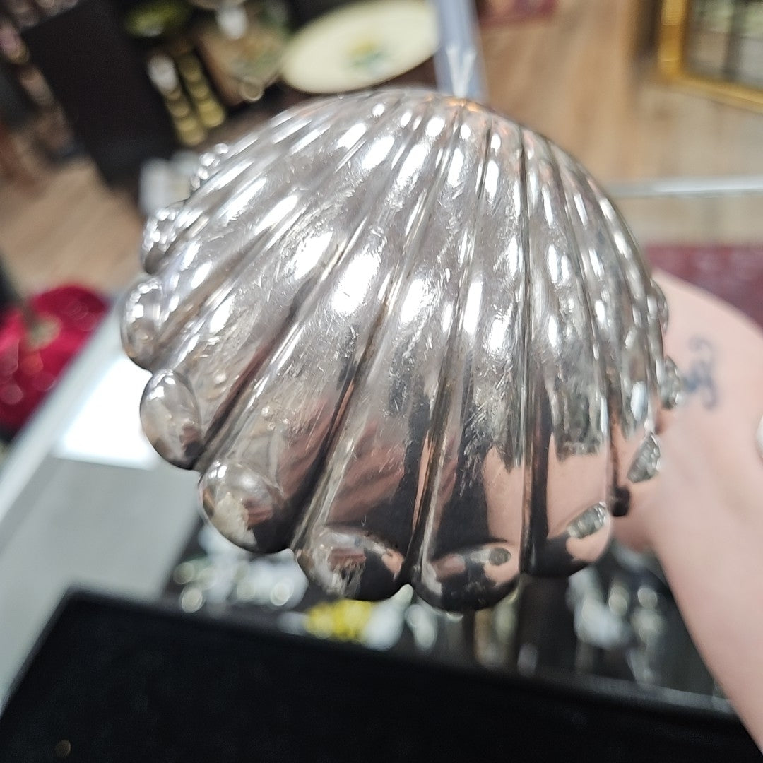 Hennegan-Bates Punch Ladle