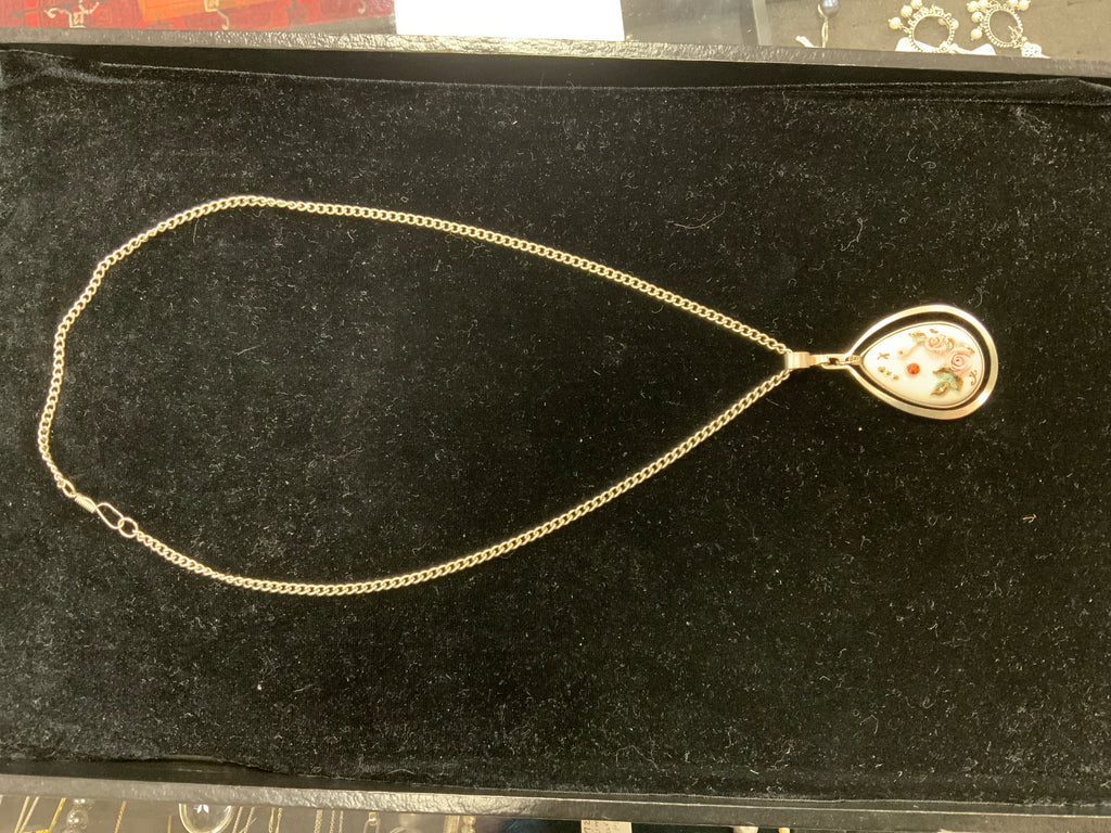 Necklace w/ Pendant