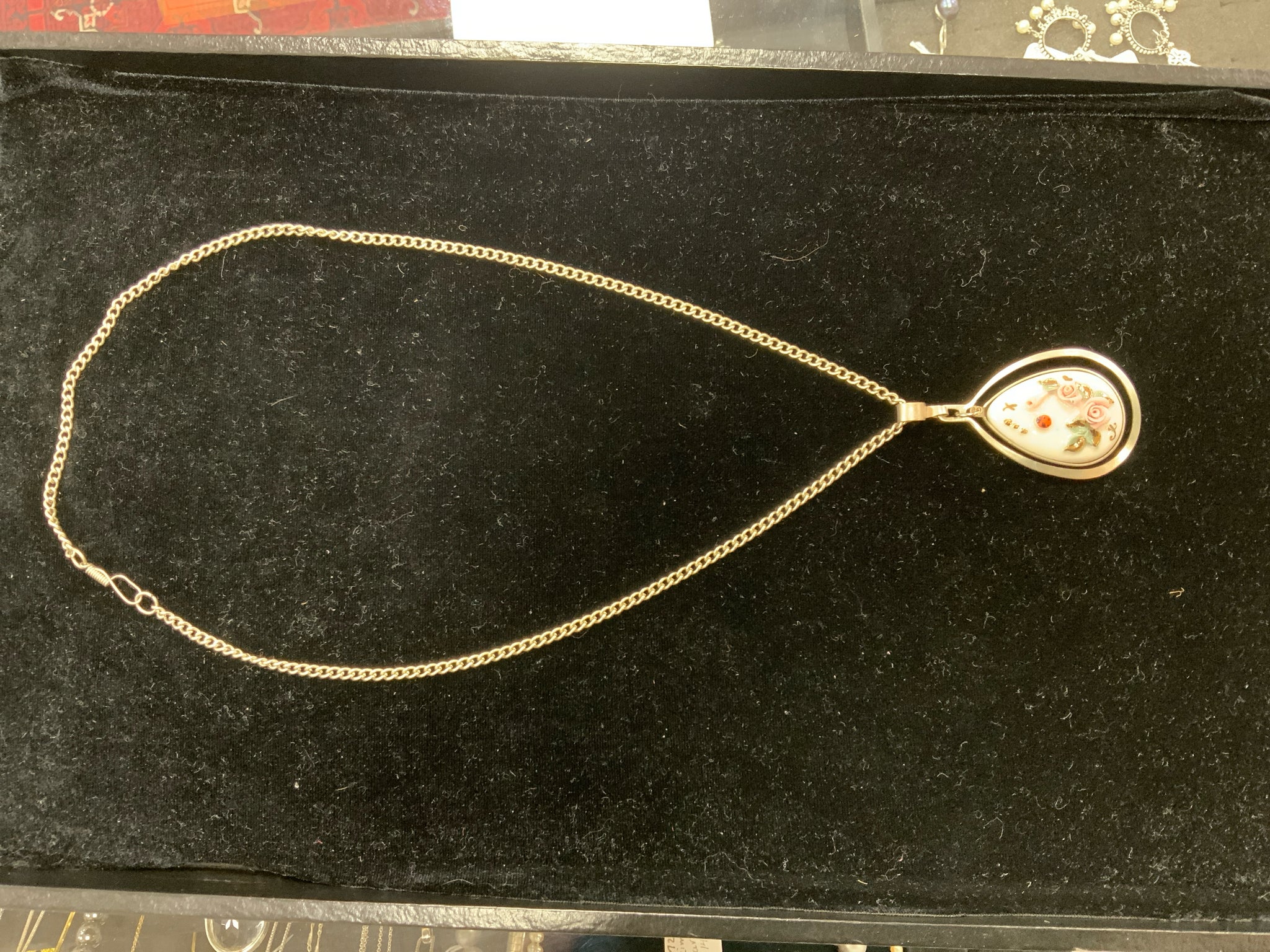 Necklace w/ Pendant
