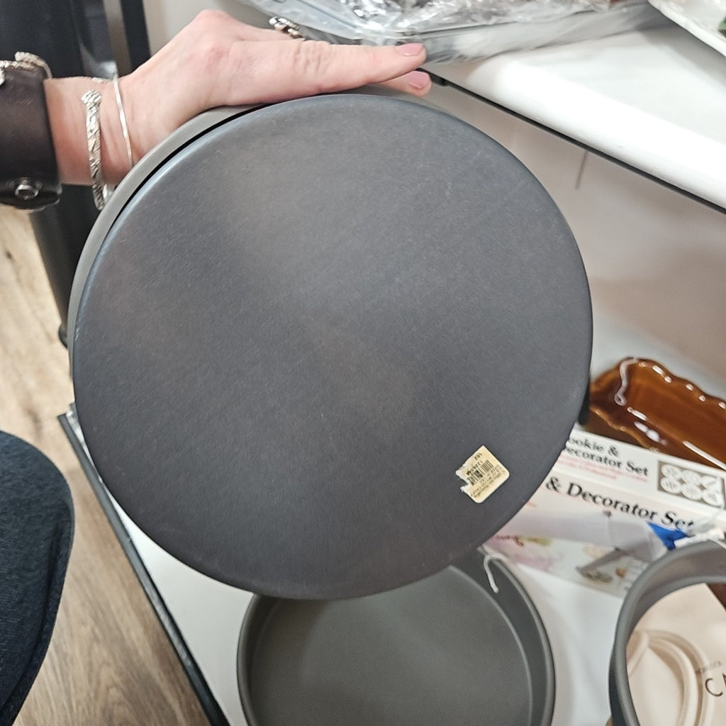 Williams Sonoma Cake Pan