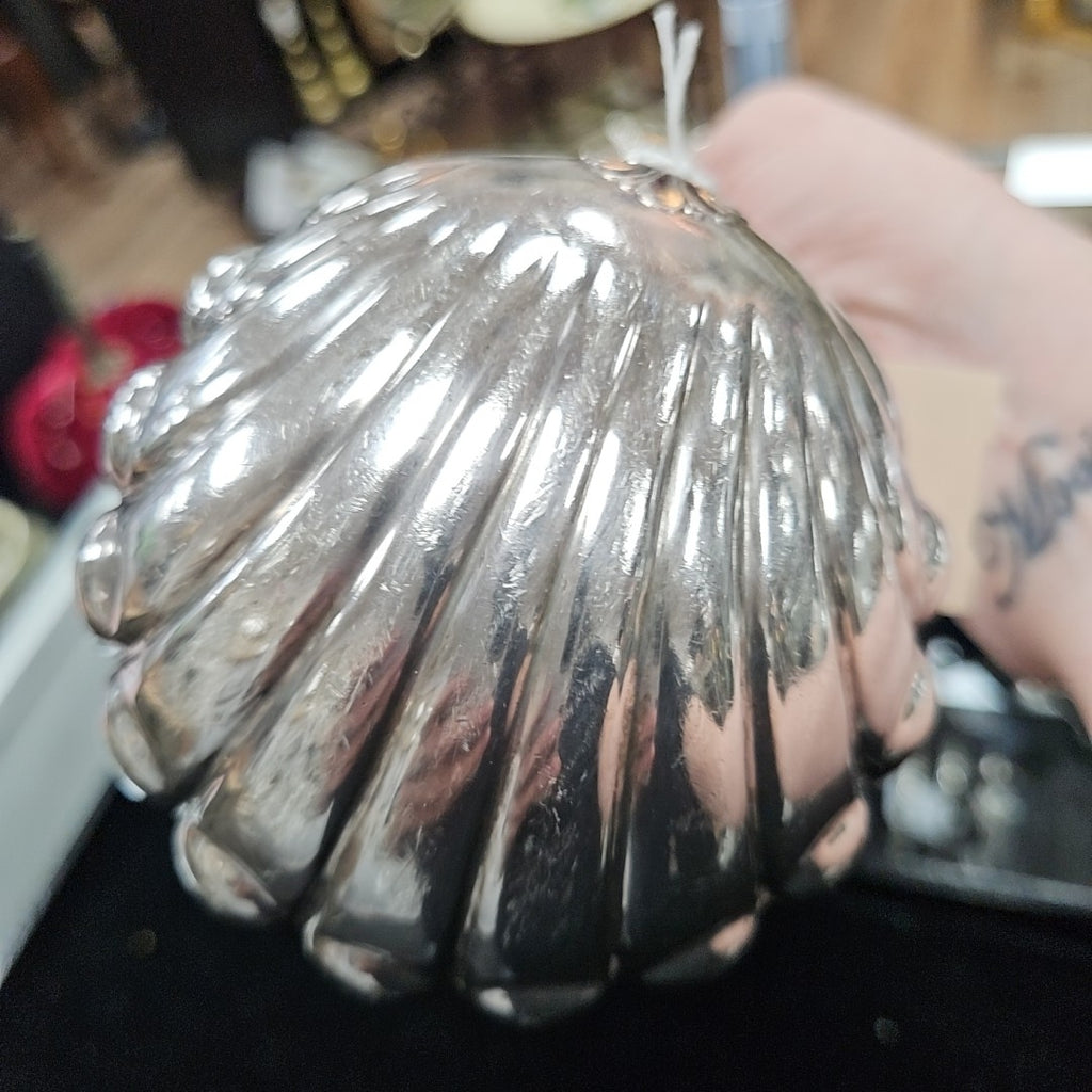 Hennegan-Bates Punch Ladle