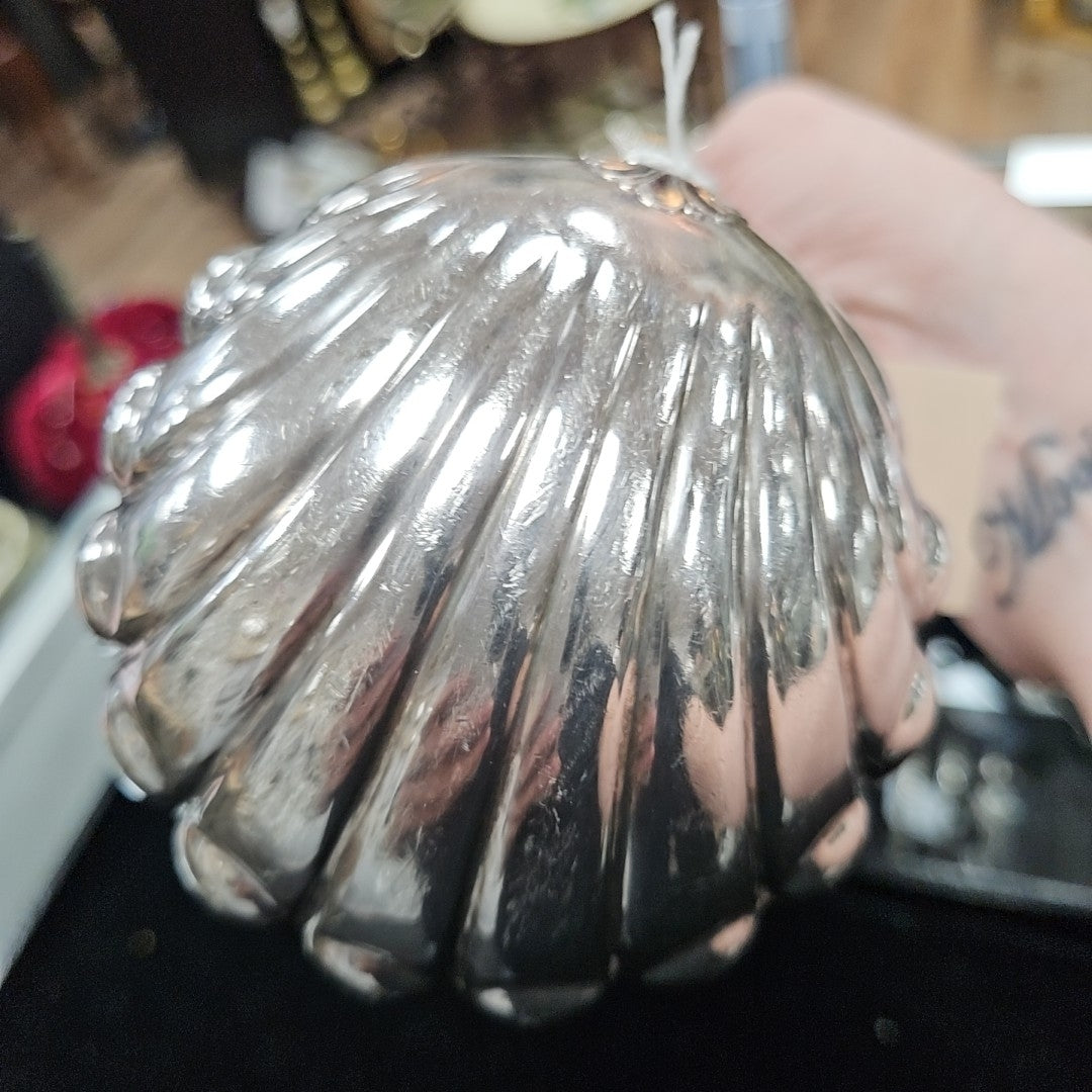 Hennegan-Bates Punch Ladle