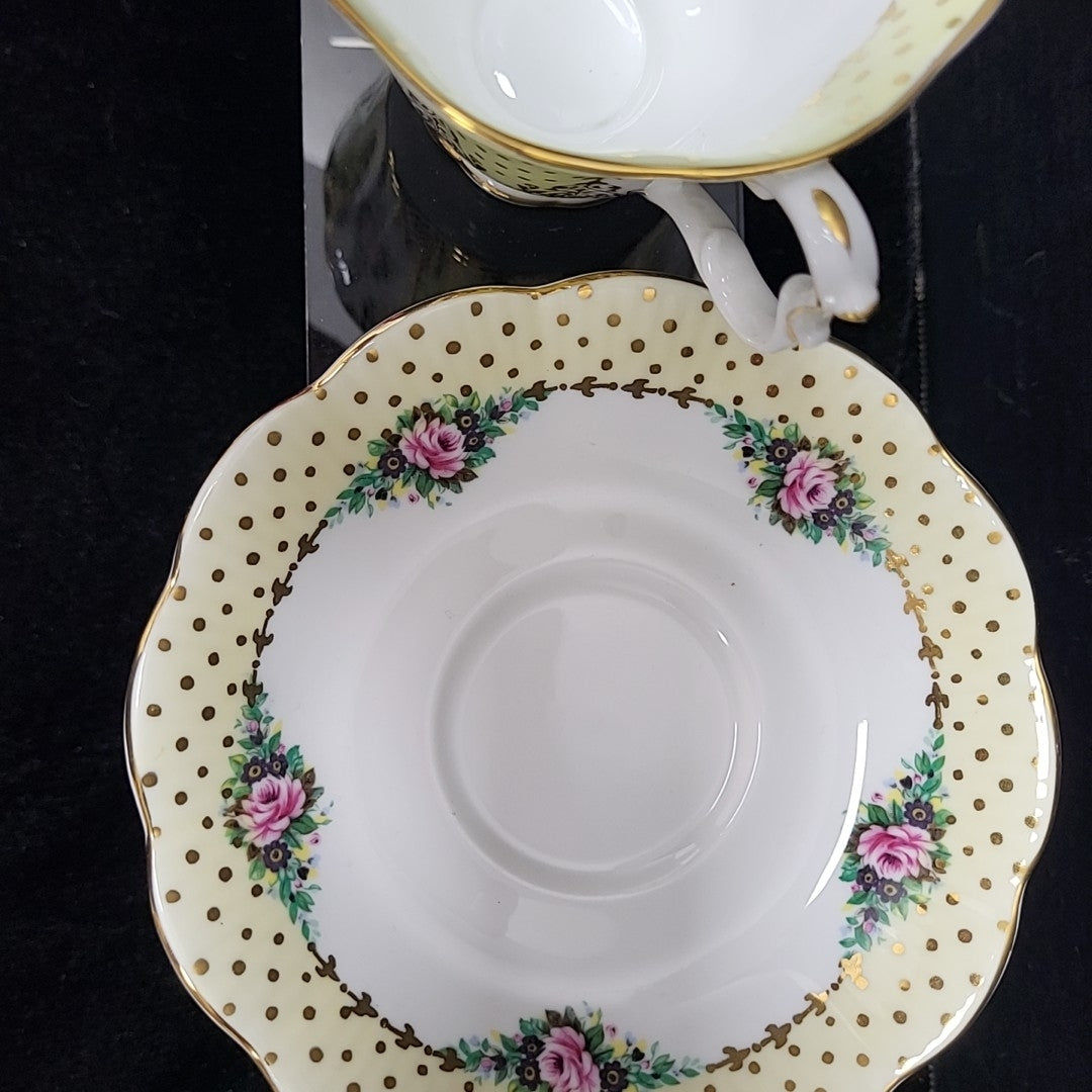Royal Albert Teacup/Saucer