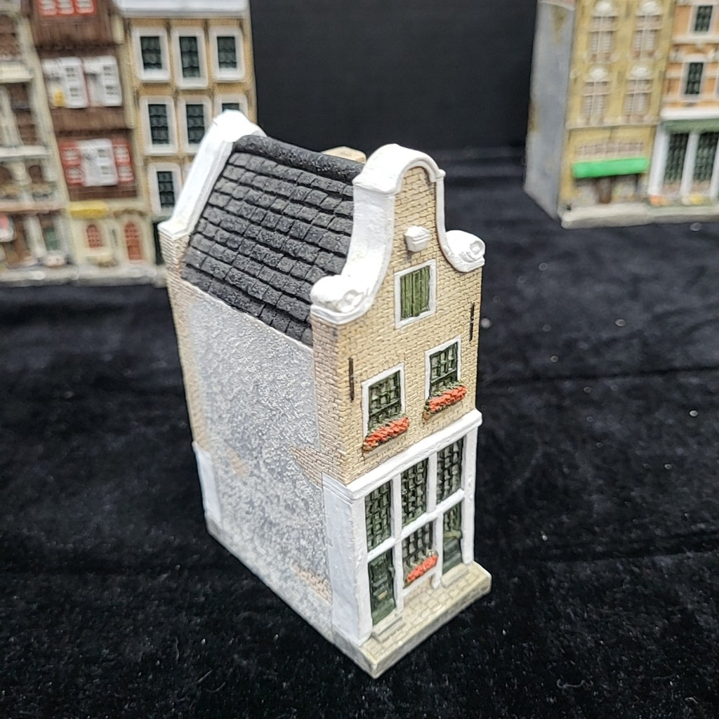 Wonderworld Figurine