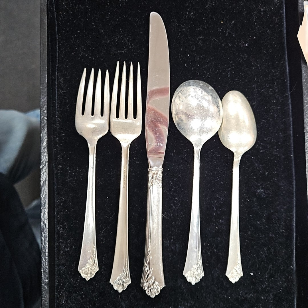 Oneida 5-Piece Place Setting