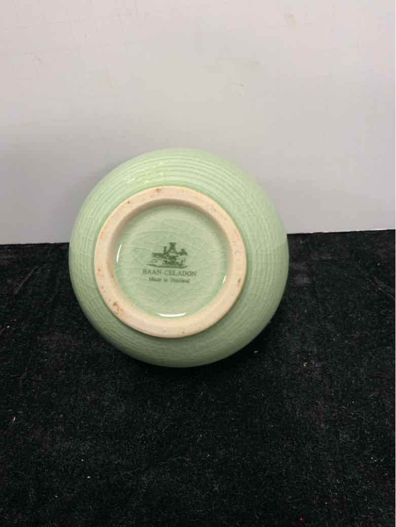 Baan Bud Vase