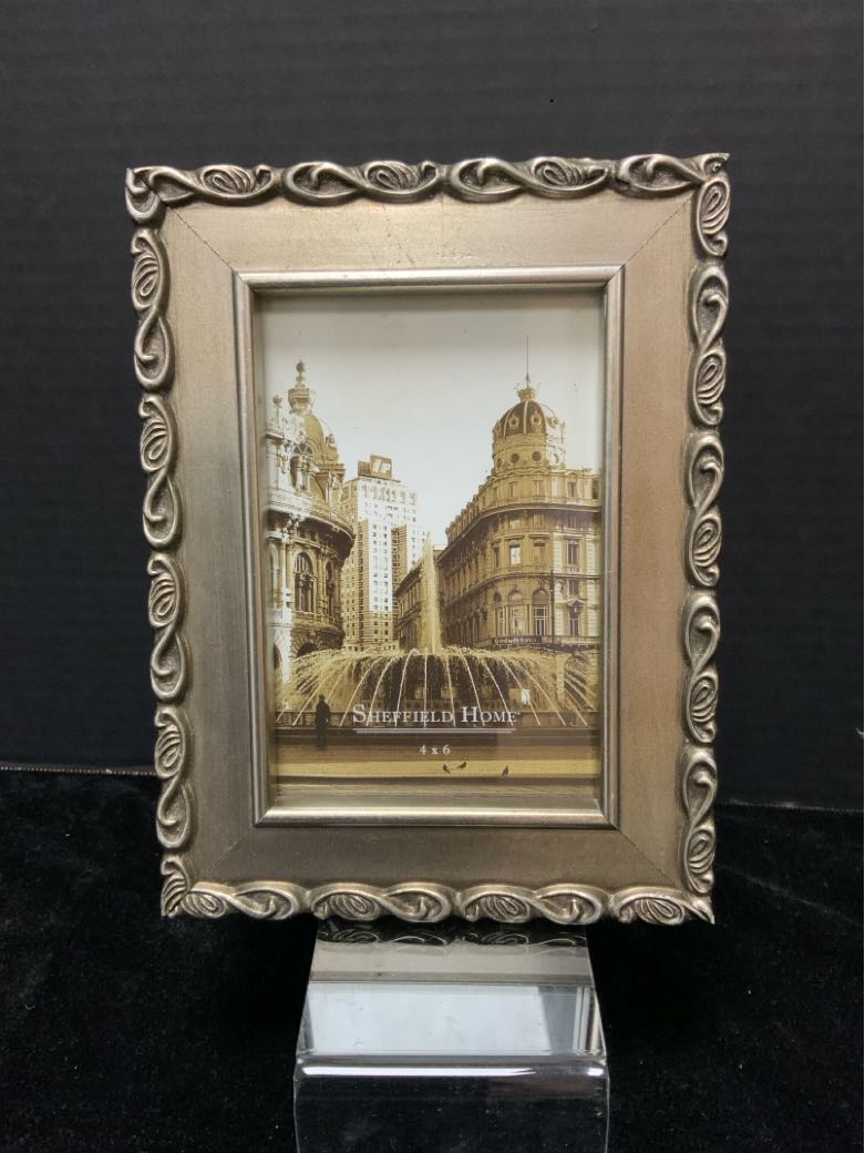 Sheffield Home Frame