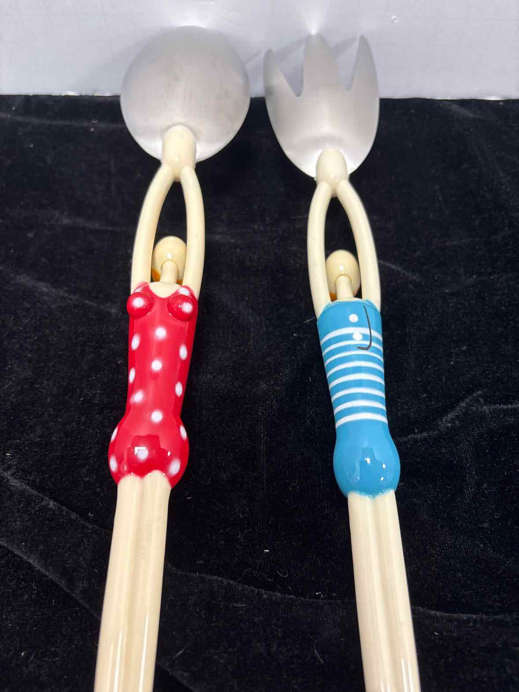 Pyones Salad Servers