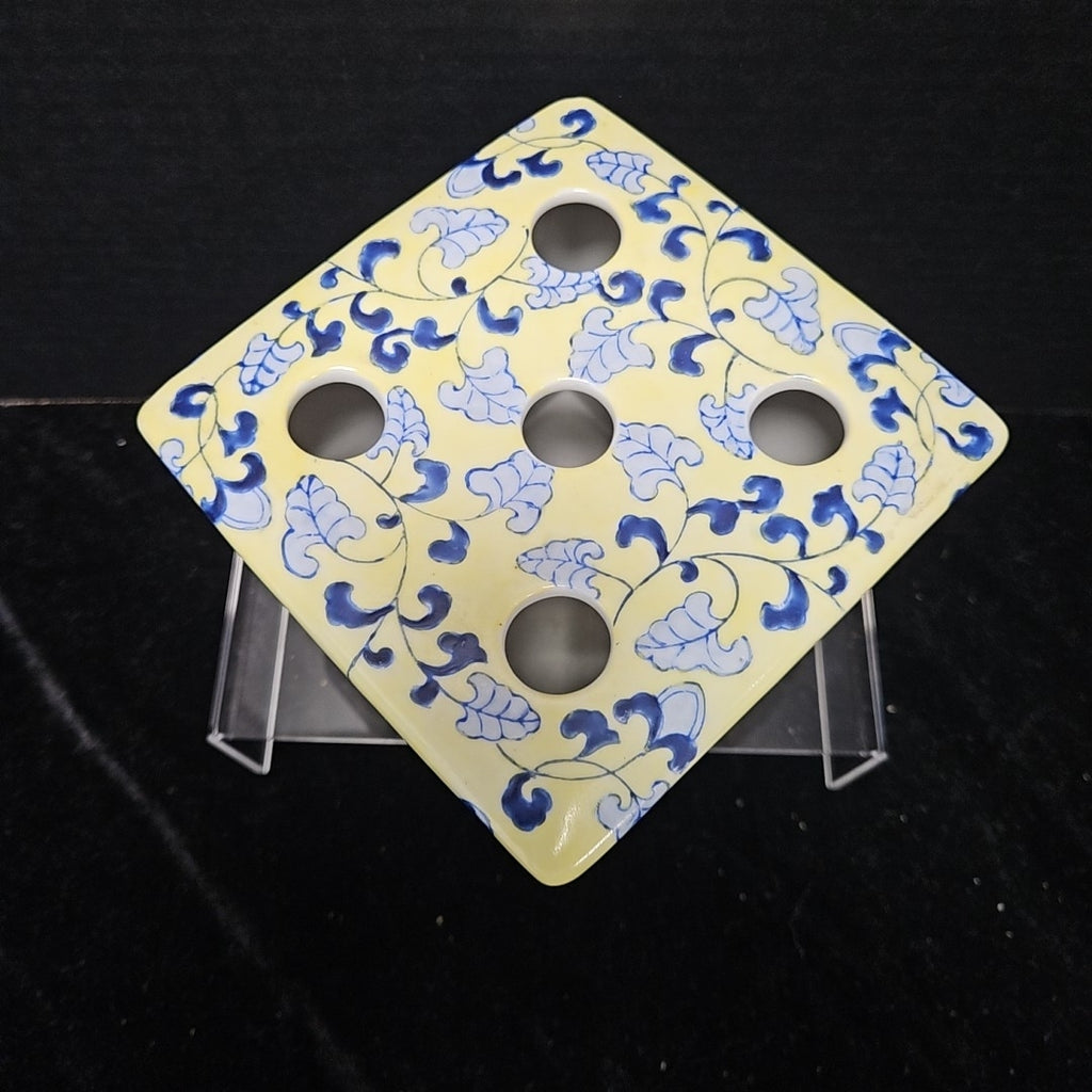 Vase w/ Arranger