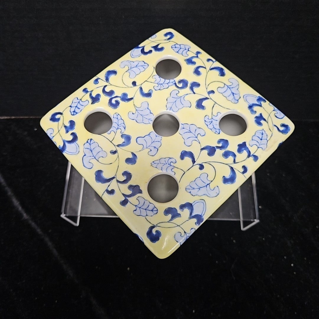 Vase w/ Arranger