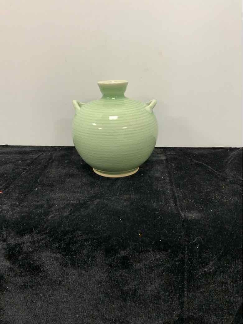 Baan Bud Vase
