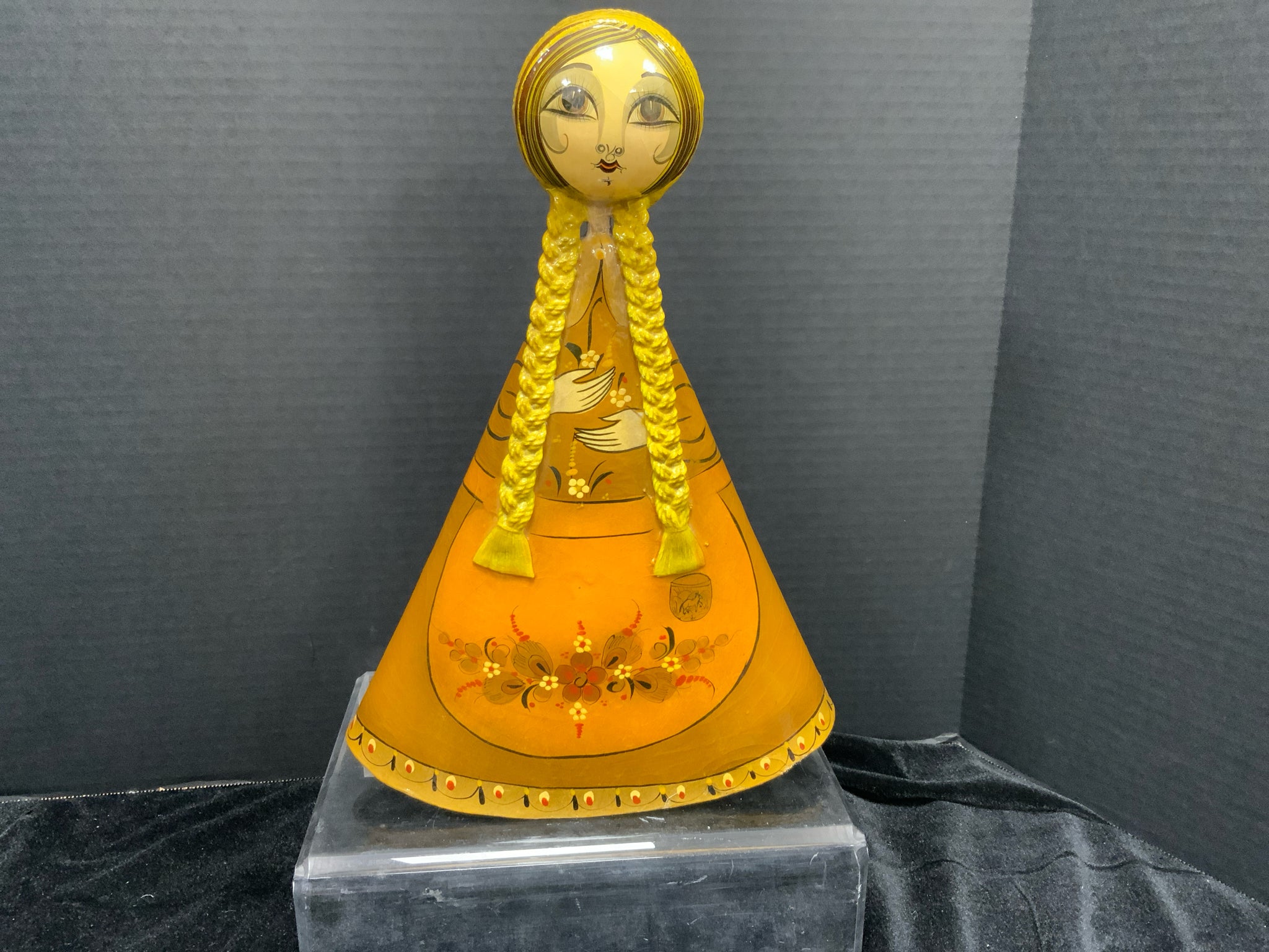Sermel Figurine