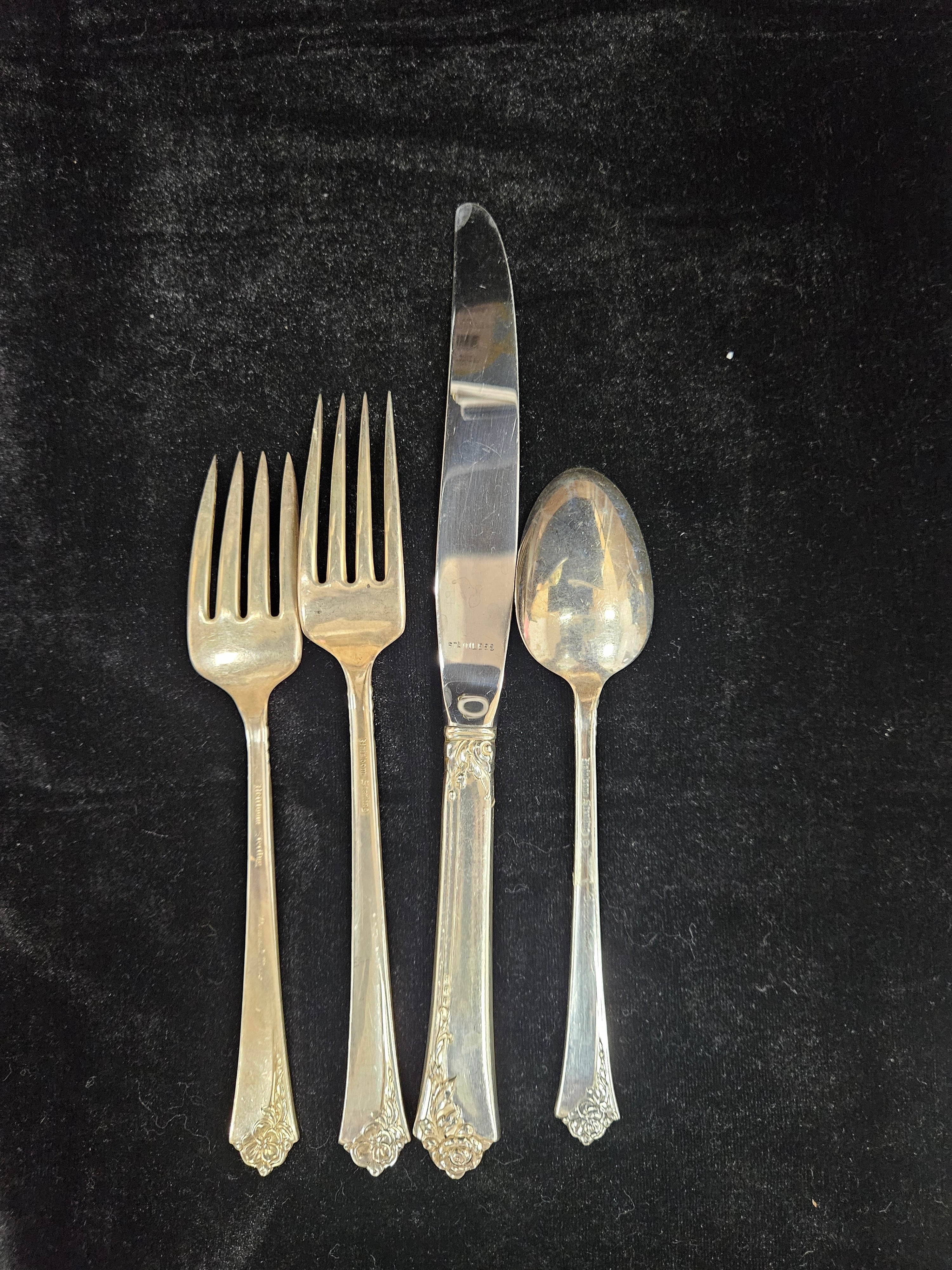 Oneida 4-Piece Place Setting