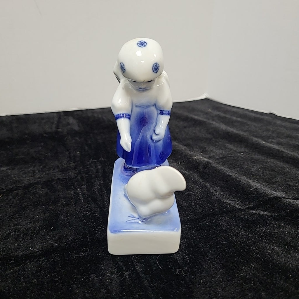 Zsolnay Figurine