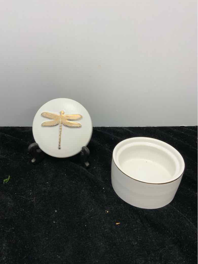 Dresser Jar