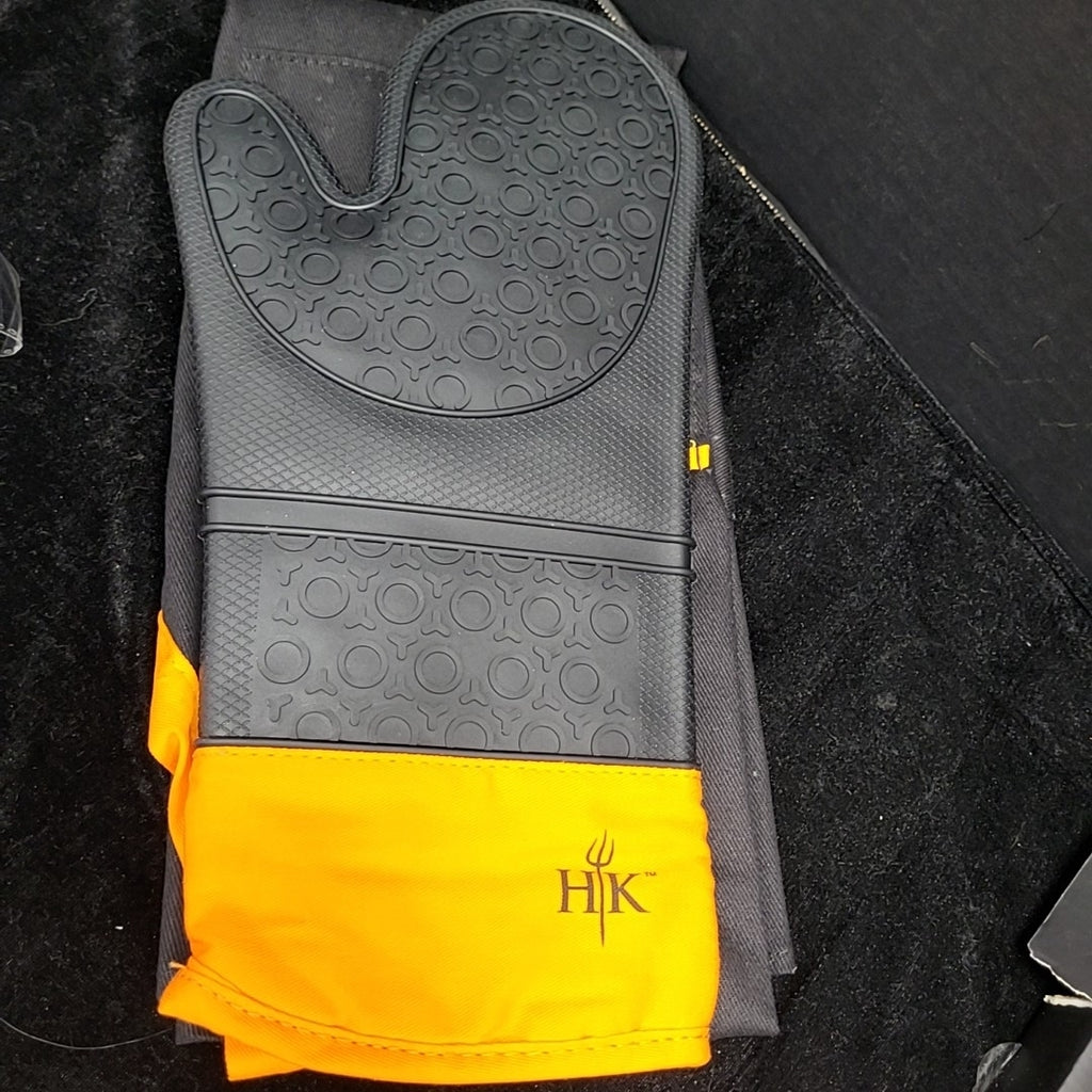 Hell's Kitchen Apron with Mitt