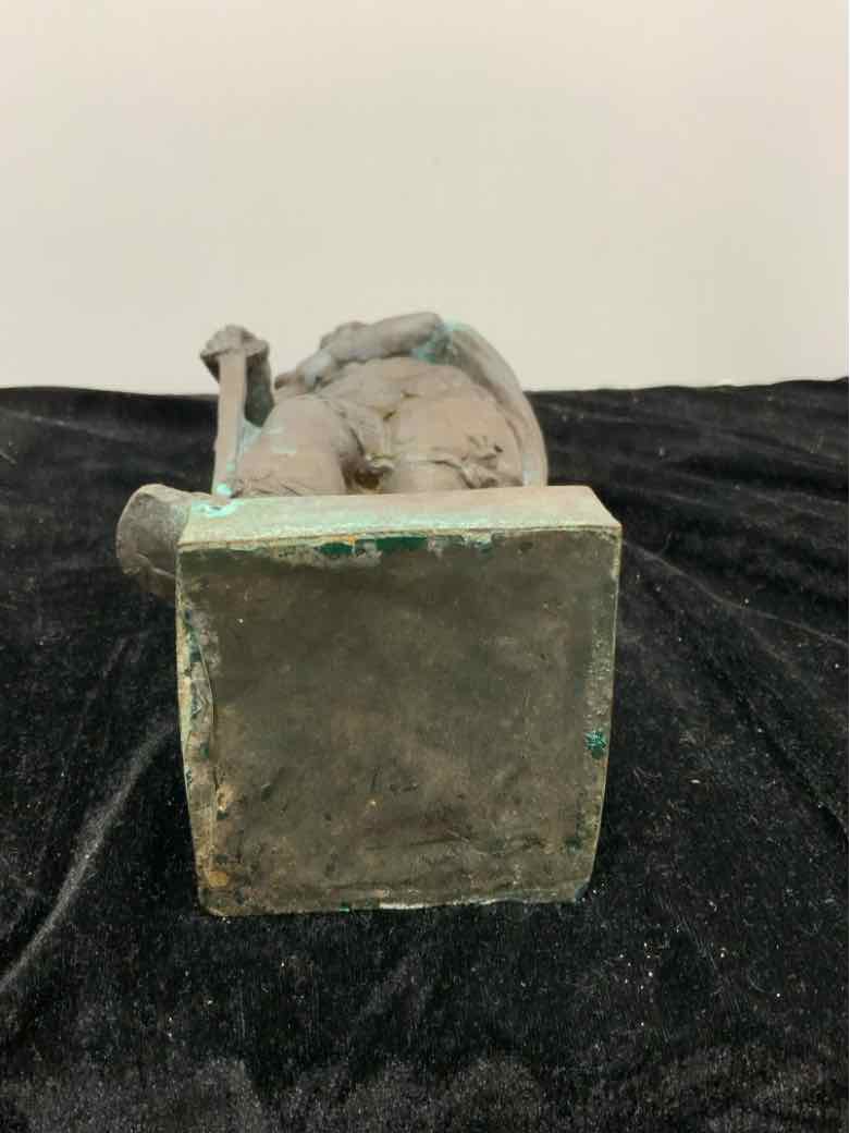 Figurine