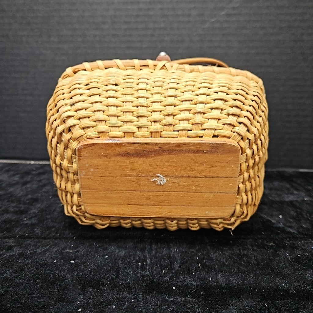 Unbranded Basket