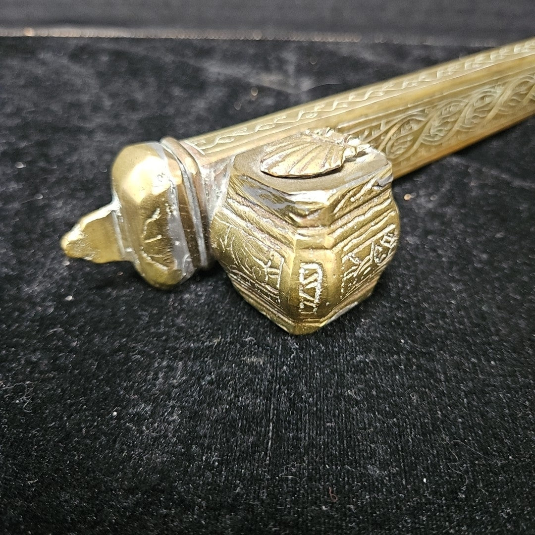 Quill Holder
