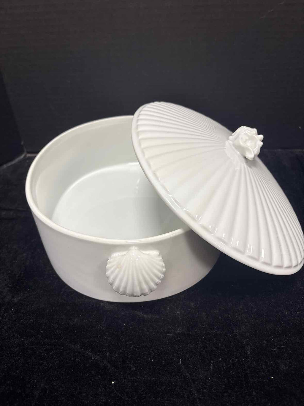 The Shafford Co. Lidded Casserole