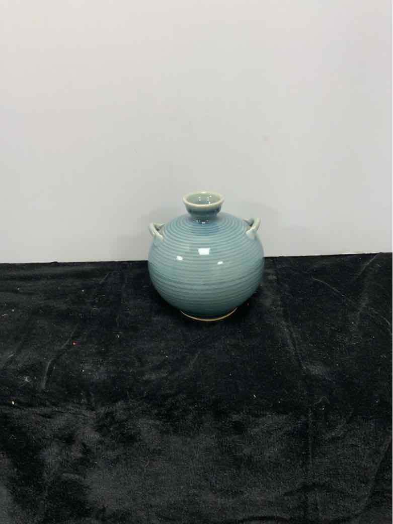 Baan Bud Vase