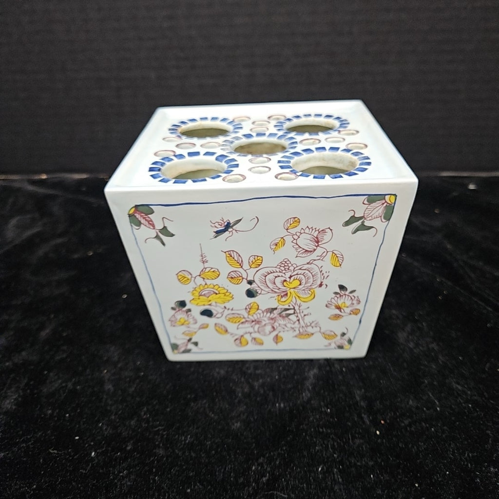 Delft Flower Frog