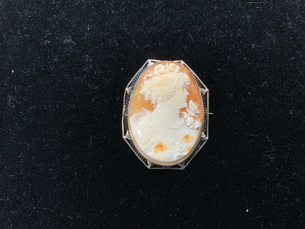 Cano Brooch