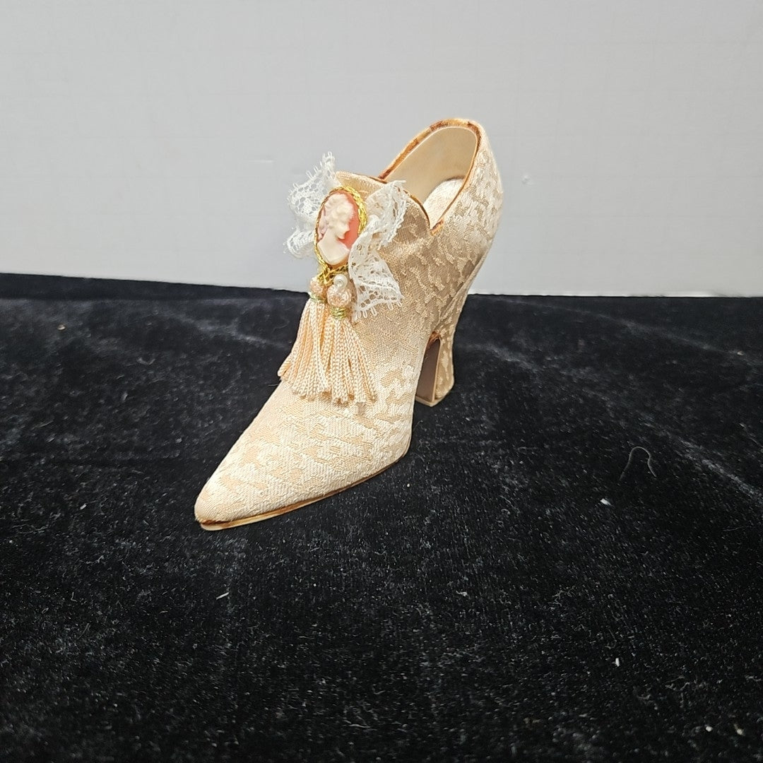 Popular Imports Figurine