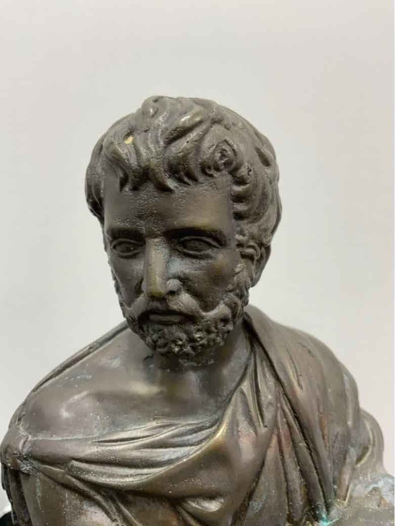 Figurine