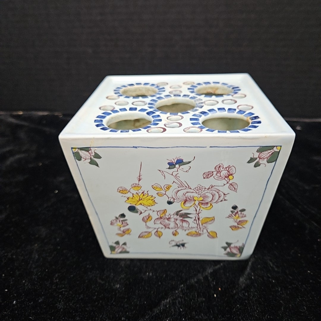 Delft Flower Frog
