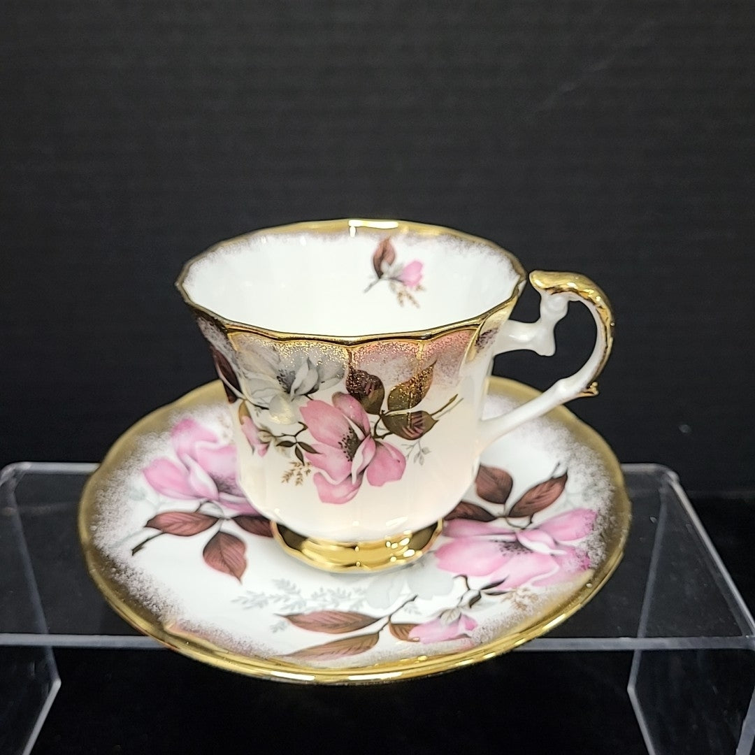 Elizabethan Teacup/Saucer