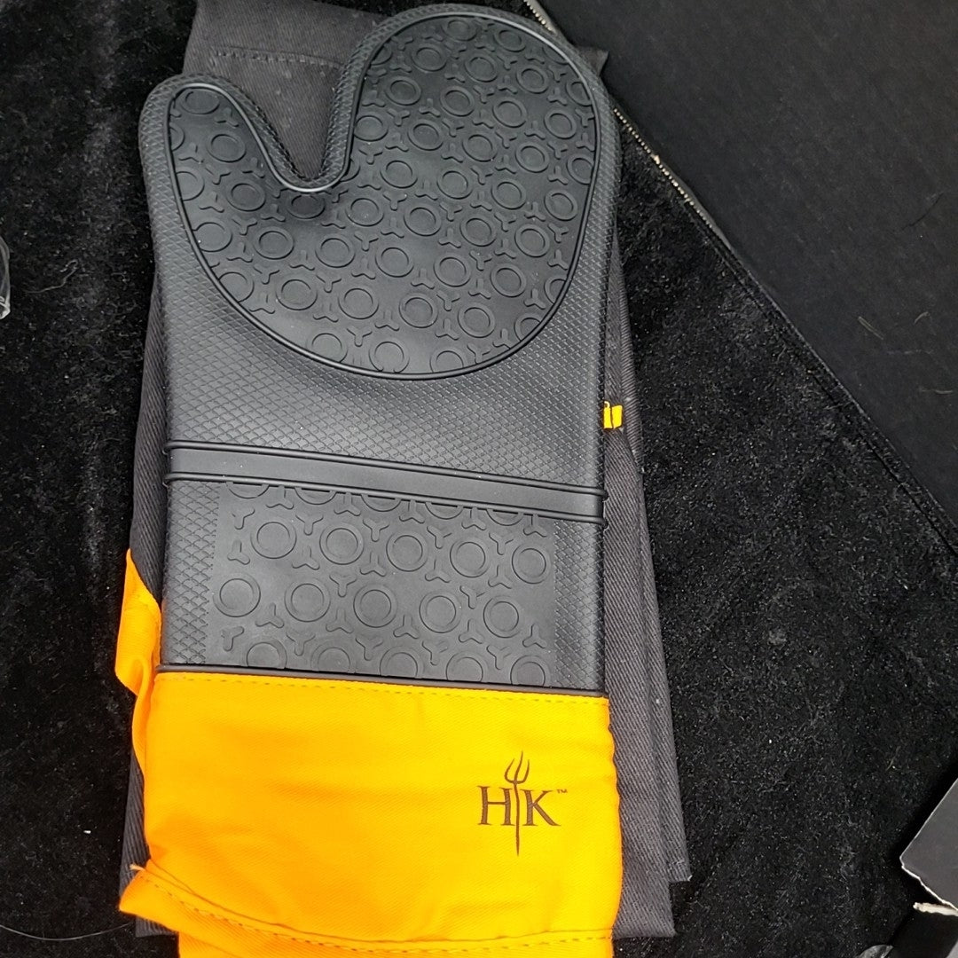 Hell's Kitchen Apron with Mitt
