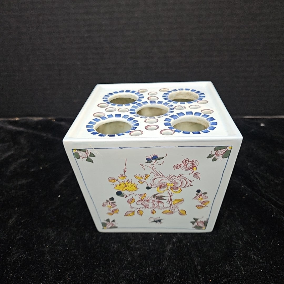 Delft Flower Frog