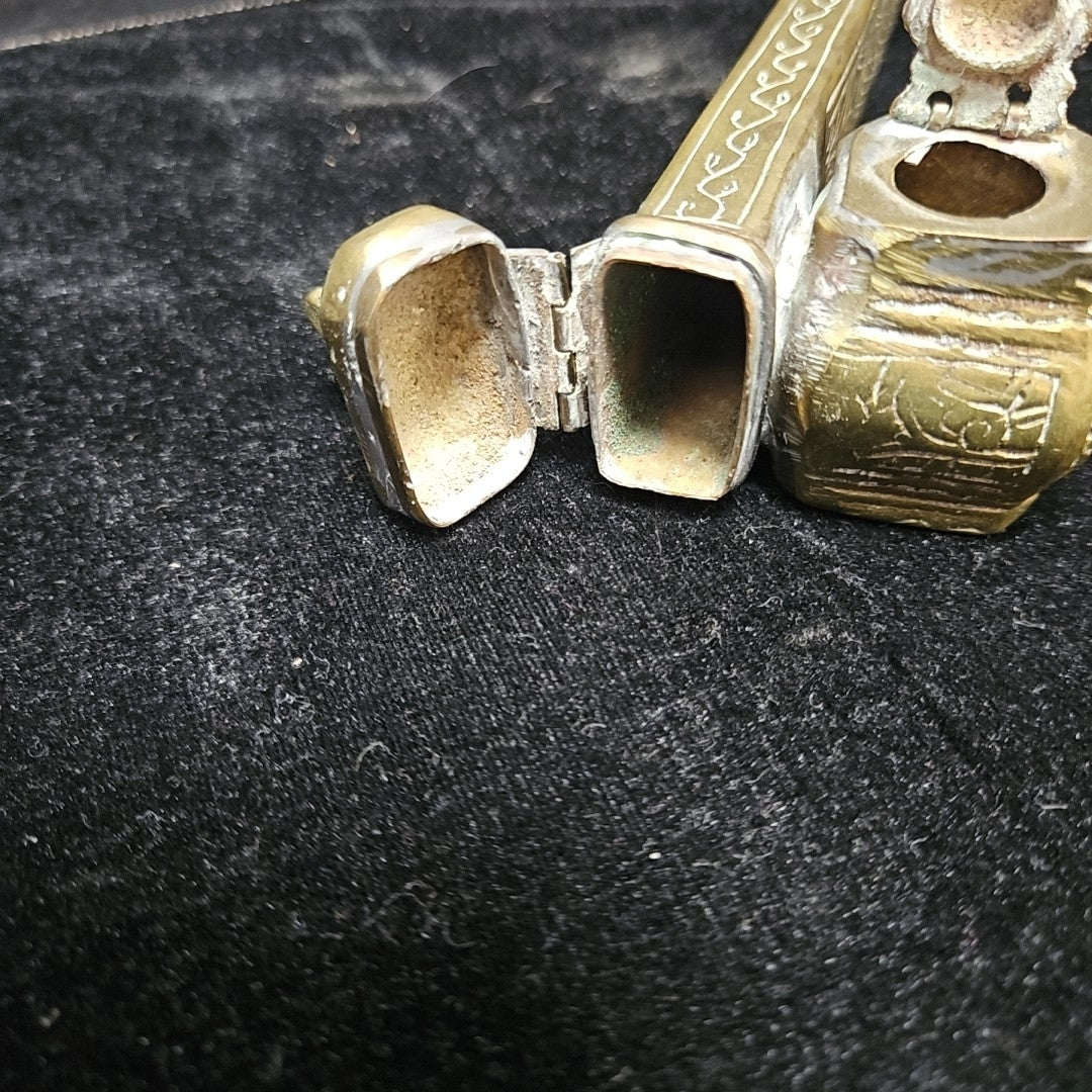 Quill Holder