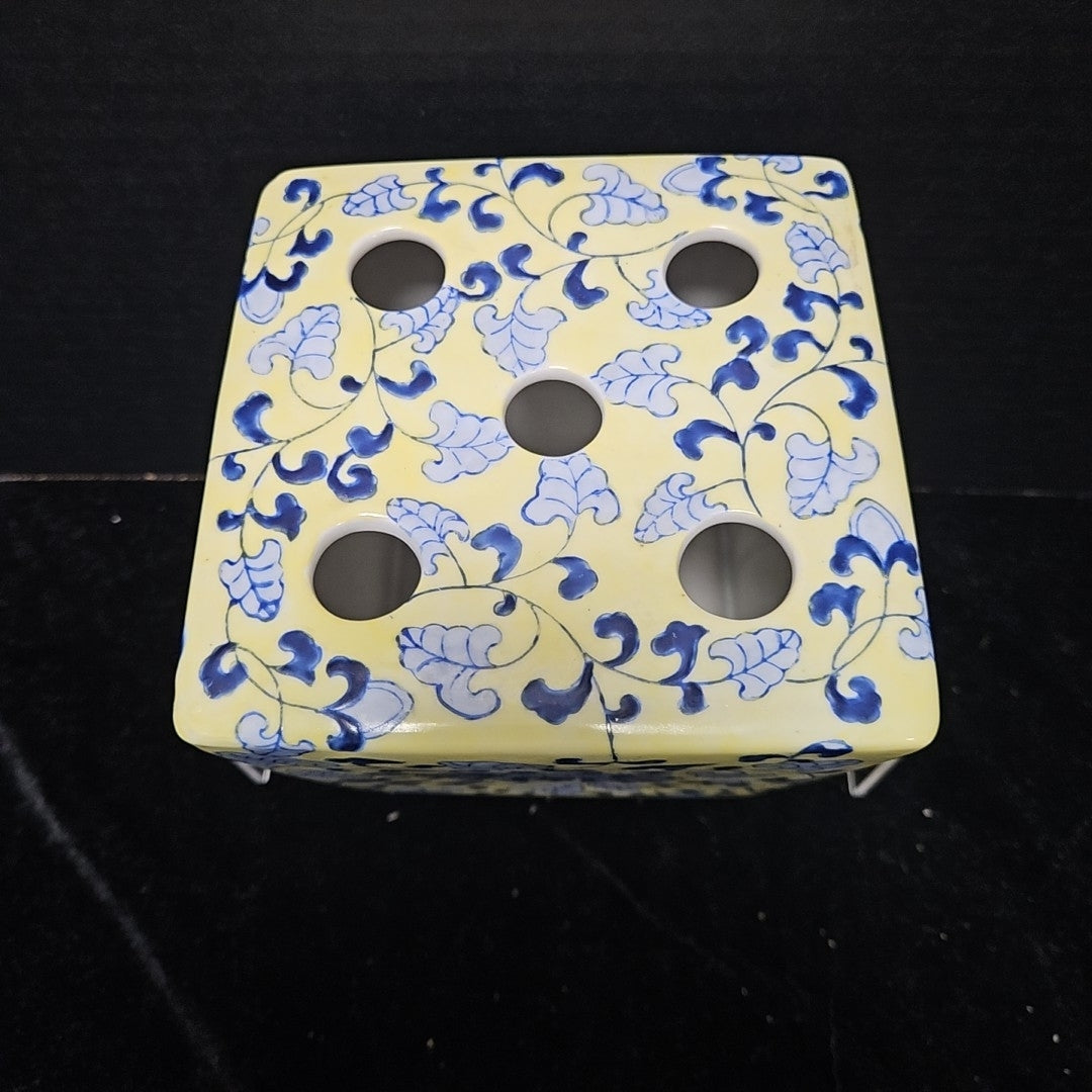 Vase w/ Arranger